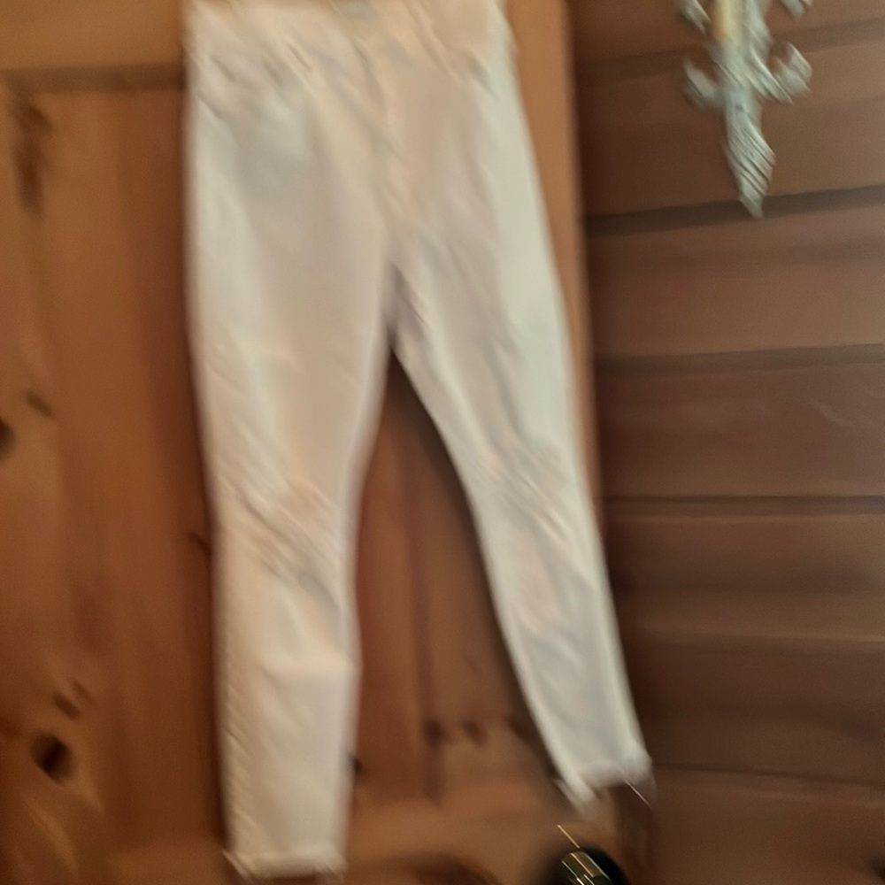 Distressed while jeans